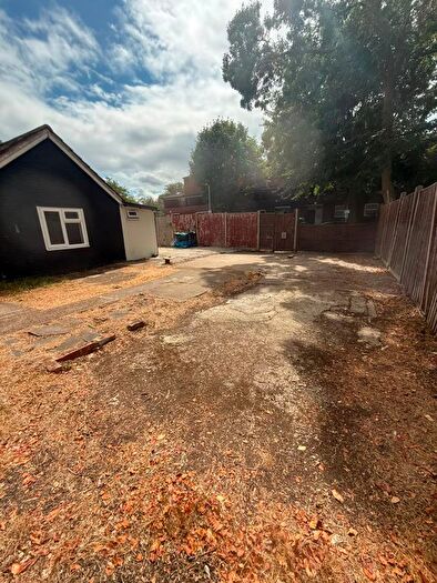 1 Bedroom Bungalow To Rent In St. Peters Way, Hayes, UB3