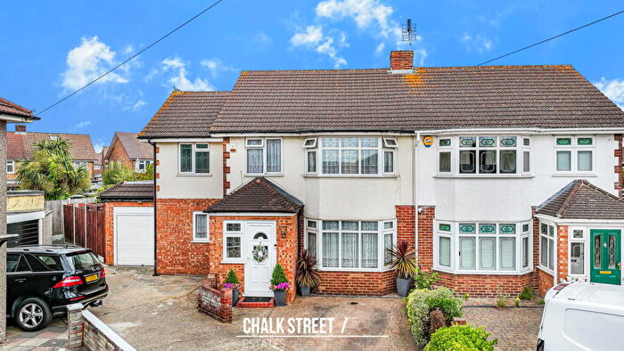 4 Bedroom Semi Detached House For Sale In Stephen Avenue, Rainham, RM13