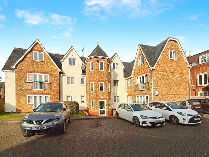 2 Bedroom Flat For Sale In Beaumont Road, Windsor, Berkshire, SL4