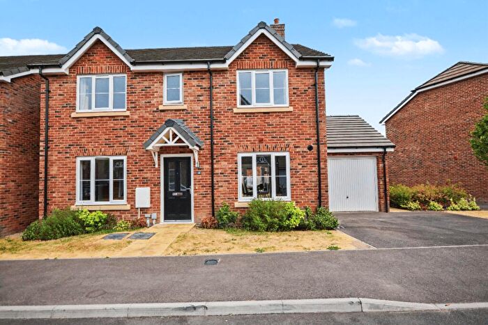 4 Bedroom Detached House For Sale In Bartlett Avenue, Badshot Lea, Farnham, GU9
