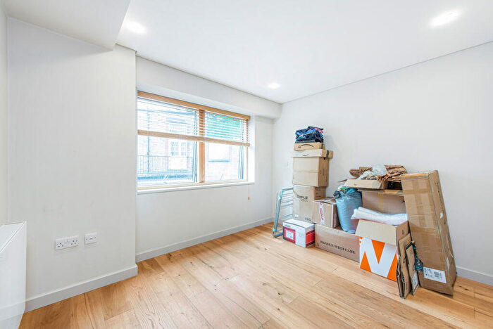 2 Bedroom Flat To Rent In Middle Lane, Crouch End, N8