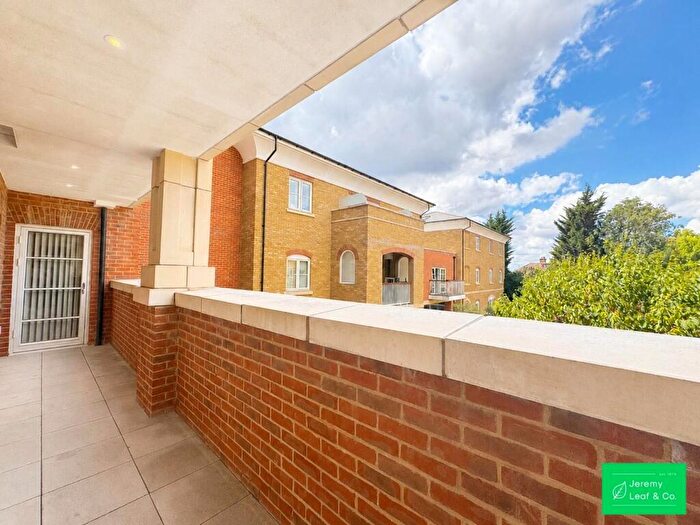 2 Bedroom Flat To Rent In High Road, North Finchley, London, N12