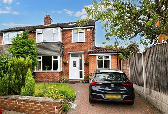 4 Bedroom Semi-Detached House For Sale In Oakville Drive, Salford, M6