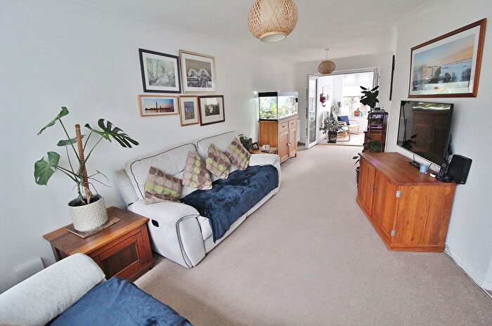 3 Bedroom Terraced House For Sale In Cherry Tree Avenue, Cowplain, Waterlooville, PO8