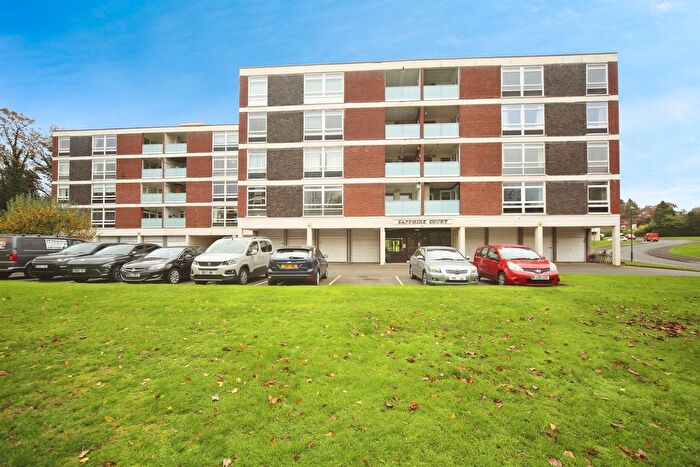 2 Bedroom Flat For Sale In Chelmscote Road, Solihull, B92