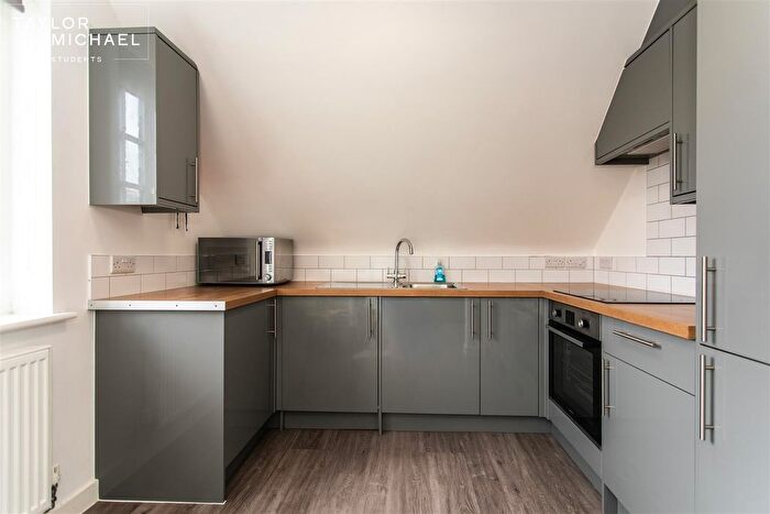 4 Bedroom Flat To Rent In Melville Road, Hove, BN3