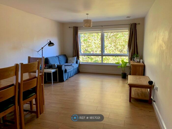 2 Bedroom Flat To Rent In Tedder Close, Uxbridge, UB10