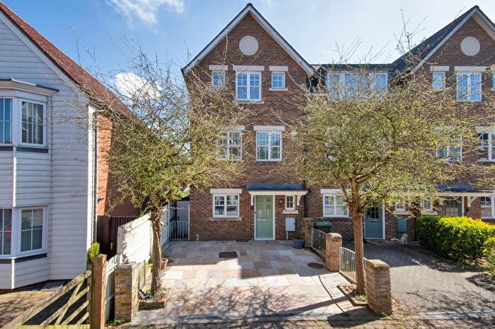 4 Bedroom Detached House For Sale In Cardinal Walk, Kings Hill, ME19