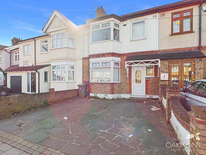 3 Bedroom Terraced House For Sale In Rush Green Road, Romford, RM7