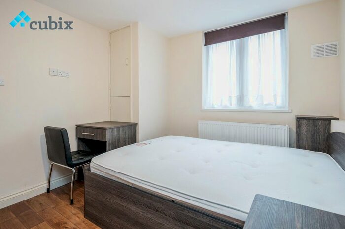 4 Bedroom Maisonette To Rent In Amina Way, London, SE16