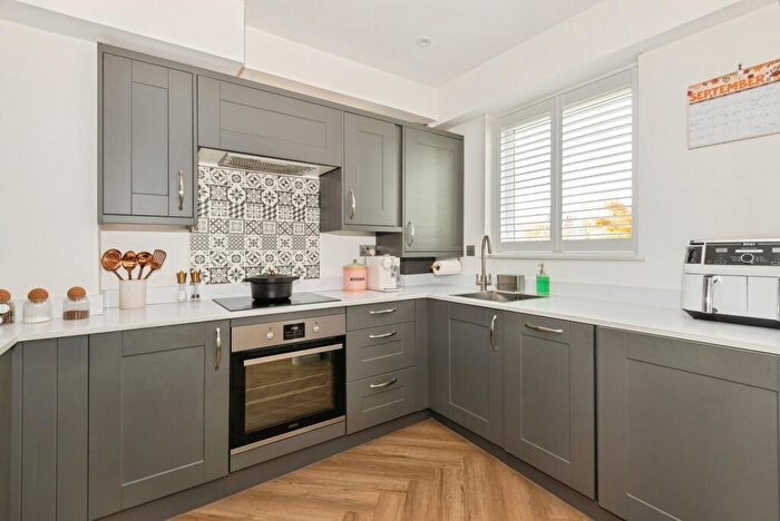 2 Bedroom Maisonette For Sale In Wyecliffe Gardens, Merstham, Redhill, Surrey, RH1