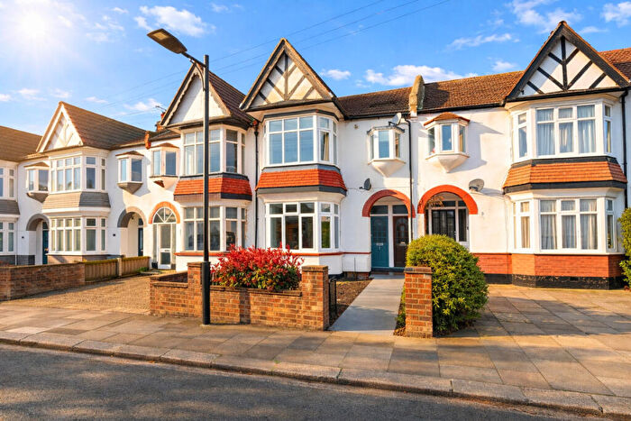 1 Bedroom Flat For Sale In Leigh Hall Road, Leigh-on-sea, SS9