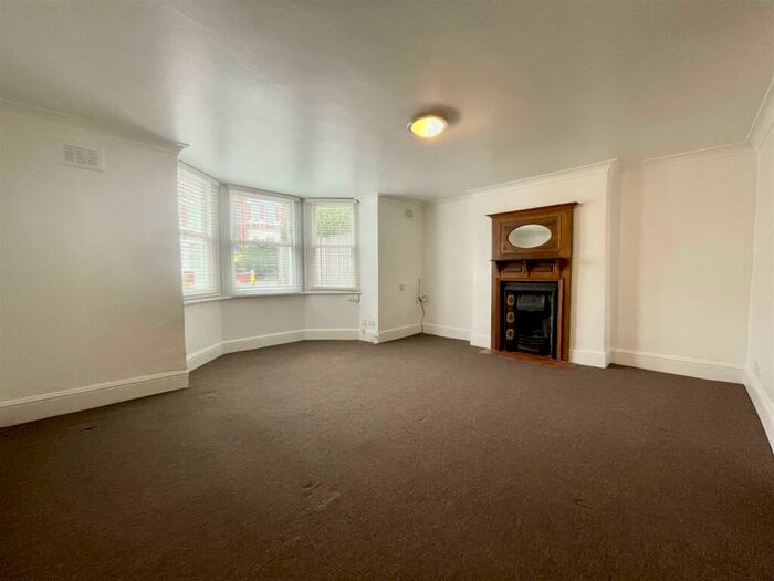 1 Bedroom Flat To Rent In Ferme Park Road, London, N8