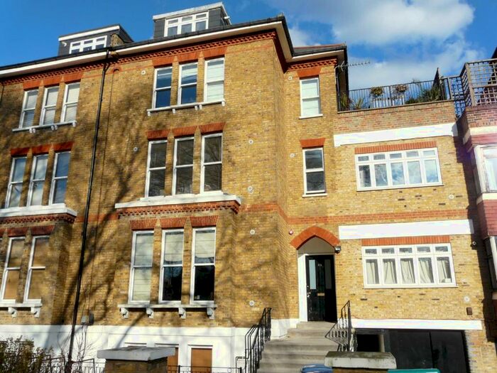 Studio To Rent In The Gardens East Dulwich, SE22