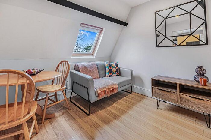 2 Bedroom Flat To Rent In Hyde Terrace, Leeds, LS2