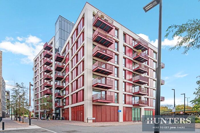 2 Bedroom Flat For Sale In Brent Way, Brentford, TW8