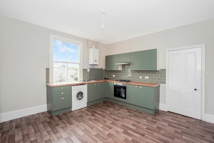 2 Bedroom Flat To Rent In Top Flat, Manor Avenue, London, SE4