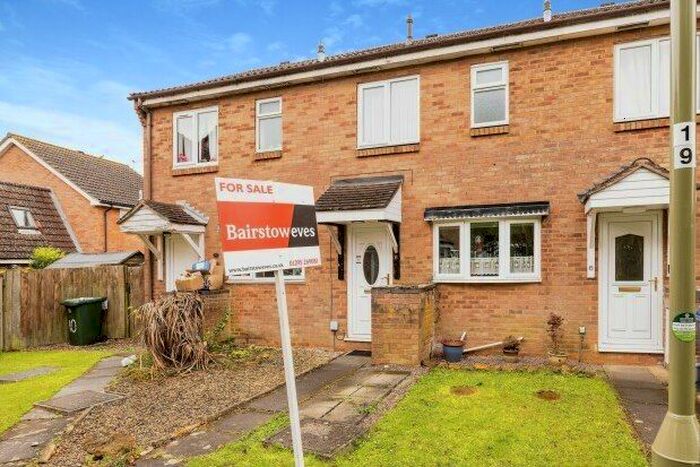 2 Bedroom Terraced House To Rent In Winchelsea Close, Banbury, OX16