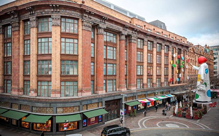 2 Bedroom Flat To Rent In Hans Crescent, Knightsbridge, London, SW1X