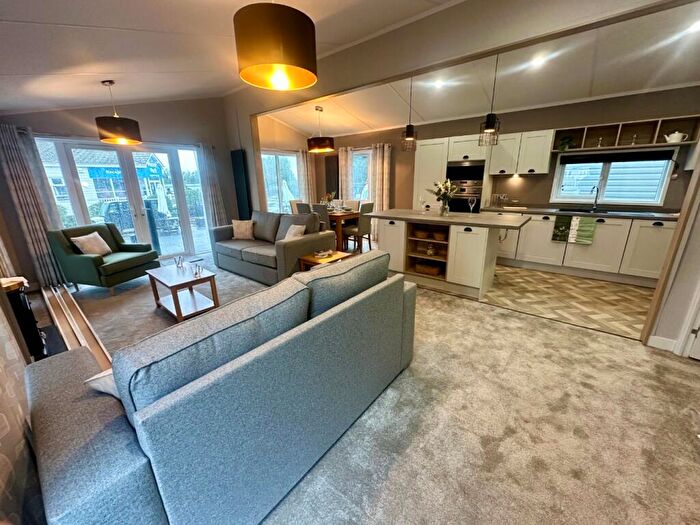 3 Bedroom Mobile Home For Sale In Manor Road, Hunstanton, Norfolk, PE36