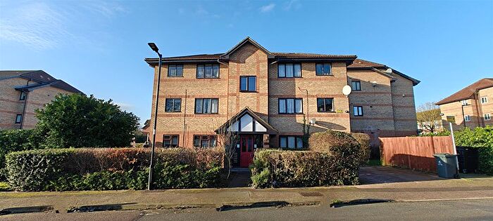 1 Bedroom Flat For Sale In Dalrymple Close, Southgate, N14