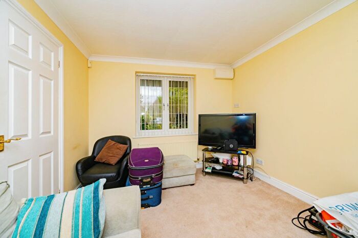 5 Bedroom Detached House For Sale In Greenside Park, Luton, Bedfordshire, LU2