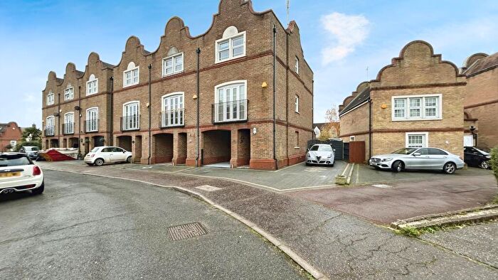 3 Bedroom Town House To Rent In Drywoods, South Woodham Ferrers, CM3