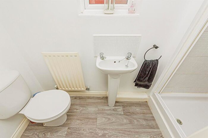 3 Bedroom End Of Terrace House For Sale In Campion Gardens, Birmingham, B24