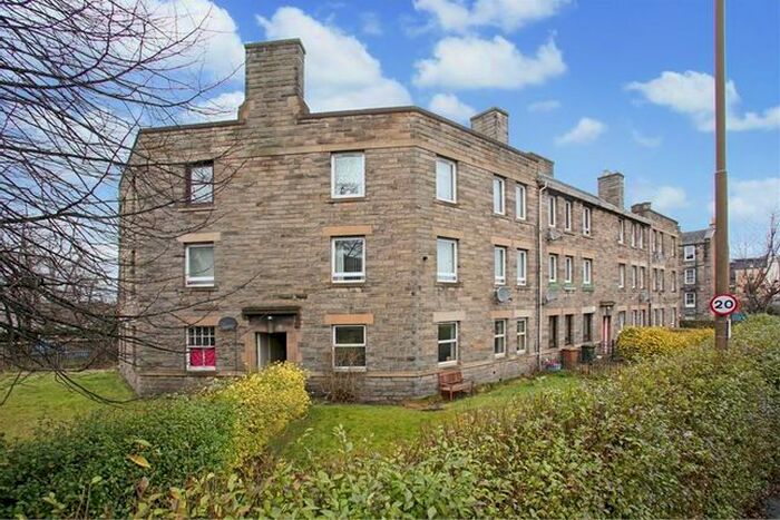2 Bedroom Flat To Rent In Broughton Road, Edinburgh, EH7