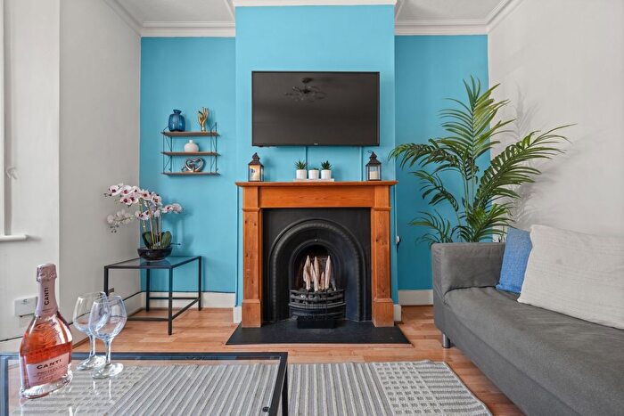 4 Bedroom Semi-detached House To Rent In Gibbon Road, Kingston Upon Thames, KT2