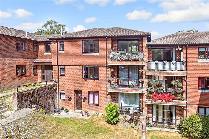 2 Bedroom Flat For Sale In Tollwood Park, Crowborough, East Sussex, TN6