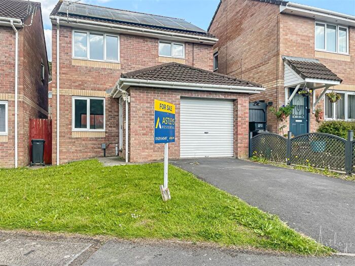 3 Bedroom Detached House For Sale In Clos Ysbyty Cimla, Neath, SA11