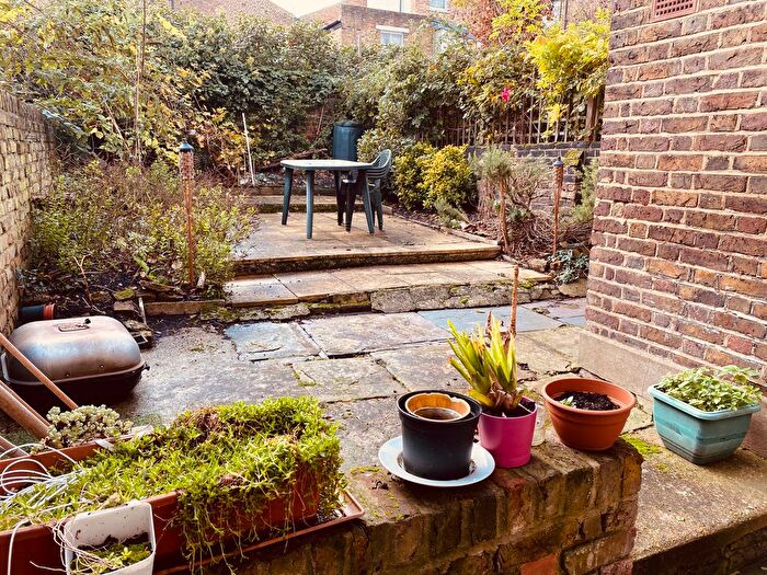 1 Bedroom Flat To Rent In Alma Street, London, NW5