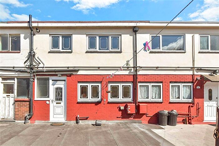 2 Bedroom Flat For Sale In High Street, Hornchurch, Essex, RM12