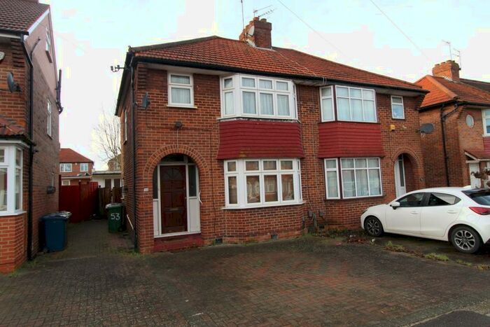 3 Bedroom Semi-Detached House To Rent In Orchard Grove, Edgware, HA8