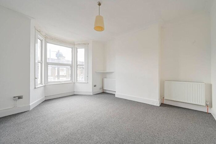 2 Bedroom Flat To Rent In Leytonstone, Leytonstone, London, E11