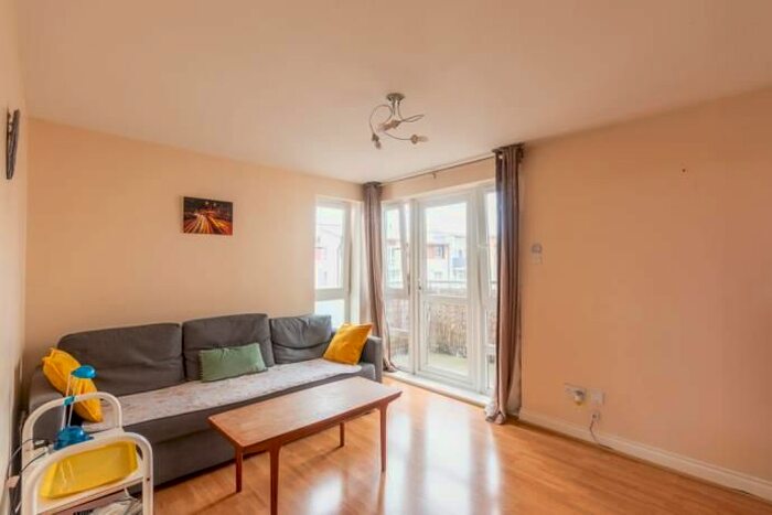 2 Bedroom Flat To Rent In Brunswick Road, Edinburgh, EH7
