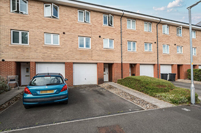 4 Bedroom Terraced House For Sale In Padstow Road, Swindon, SN2