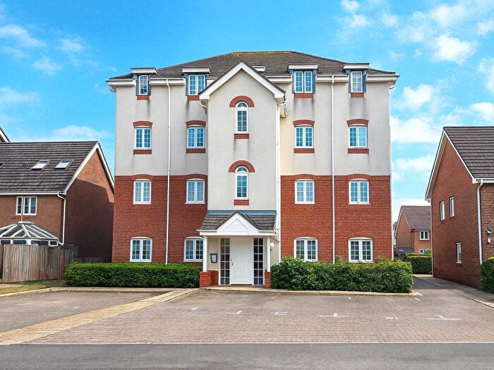 2 Bedroom Flat For Sale In Fox Court, Aldershot, GU12