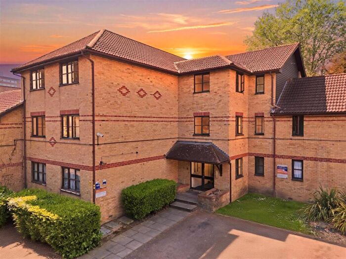 1 Bedroom Flat For Sale In Hickory Close, London, N9