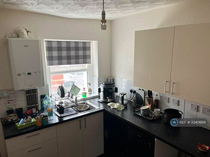 1 Bedroom Flat To Rent In Bamford Street, Littleborough, OL15