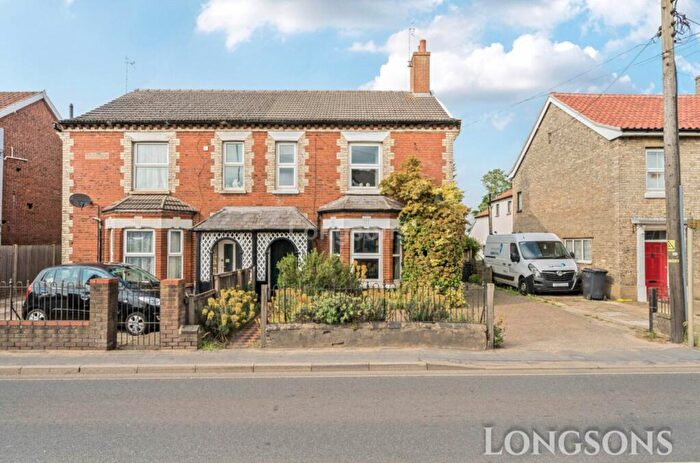 5 Bedroom Semi-Detached House For Sale In Norwich Road, Watton, IP25