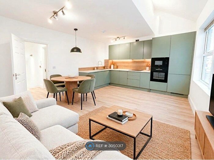4 Bedroom Flat To Rent In Percy Road, London, W12