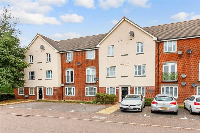 2 Bedroom Flat For Sale In Covesfield, Gravesend, Kent, DA11