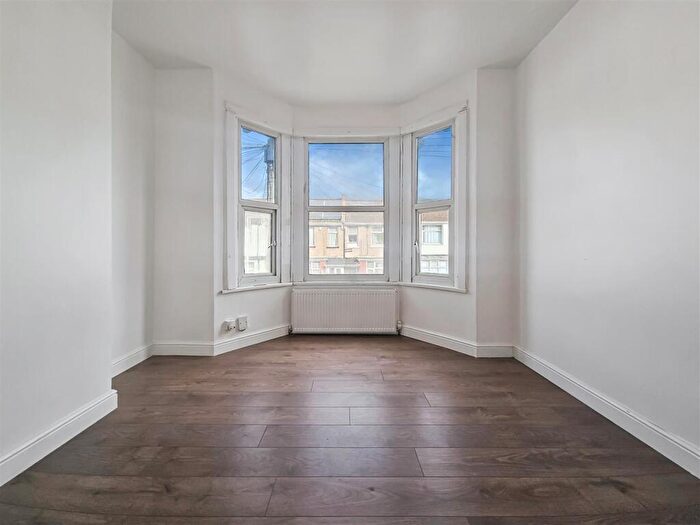 4 Bedroom Apartment To Rent In St. Johns Road, Wembley, HA9