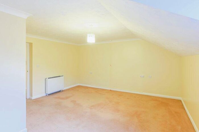 2 Bedroom Retirement Property For Sale In Spalding Court, Chelmsford, CM1