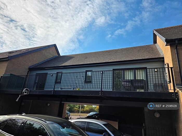 2 Bedroom Flat To Rent In Becket Close, Woodford Green, IG8