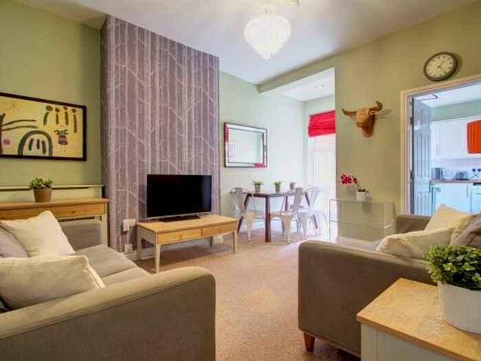 5 Bedroom Terraced House To Rent In Sherwin Road, Nottingham, NG7