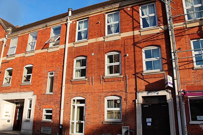 2 Bedroom Flat To Rent In Pickford Street, Aldershot, GU11