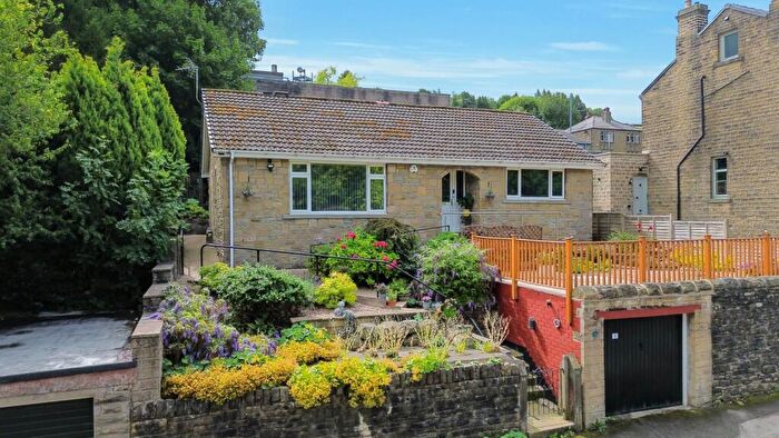 2 Bedroom Detached House For Sale In Nields Road, Slaithwaite, Huddersfield, HD7